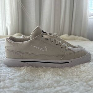NWOT Nike Womens  Tan Canvas Sneaker  DB2880-001